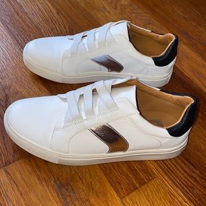 Worn once. Great condition. Women size 6.5 sneaker